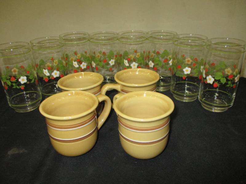 Strawberry Glasses and 4 nice Cups