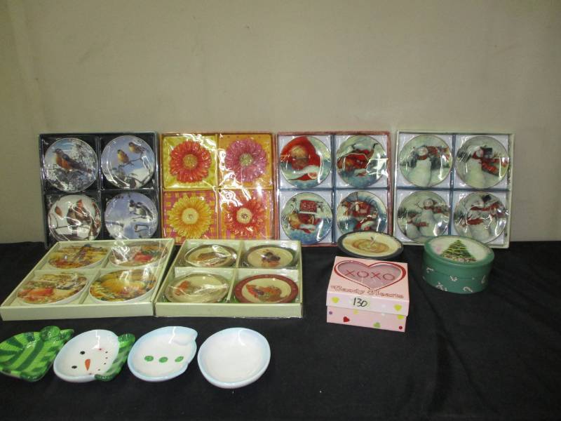 Sets of decorative plates