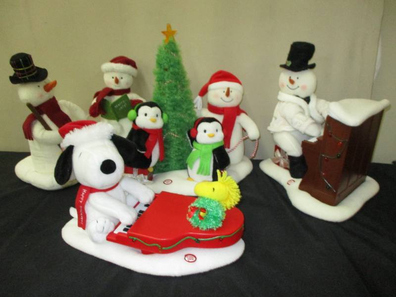 Christmas Musical Figures  Battery Operated