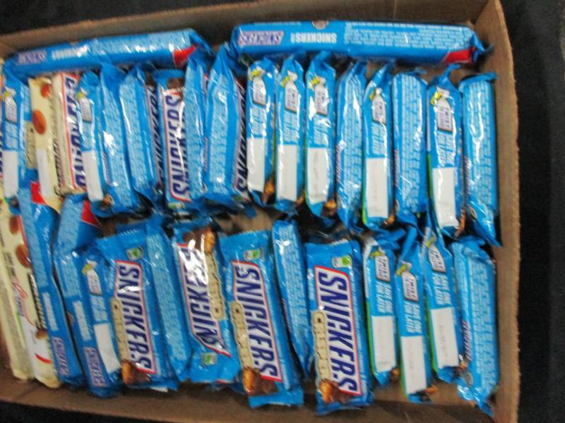 30 Snickers candy Bars