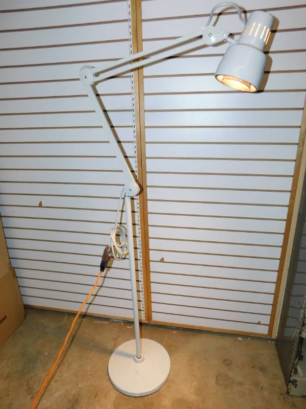 White Adjustable Exam Light For Doctors Or Medical To Exam Patients