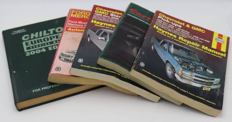 lot 32 image: Service Manuals