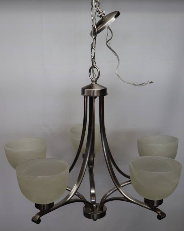 lot 39 image: 5 Light Hanging Chandelier