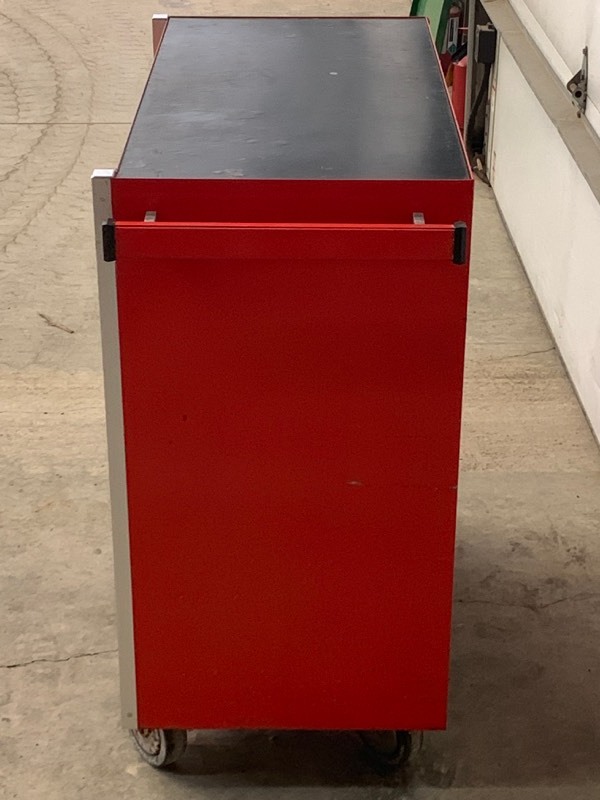lot 1 image: Snap-On Rolling Tool Chest