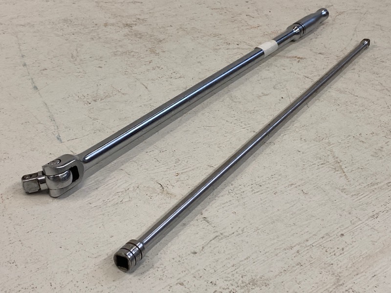 lot 16 image: Snap-On Breaker Bar & Snap-On Socket Extension