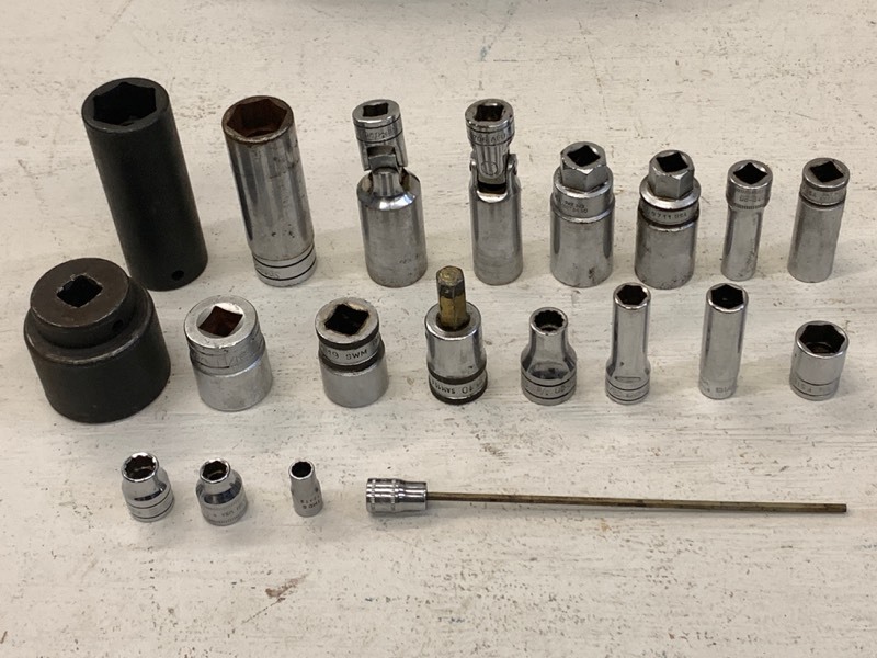 lot 25 image: Assorted Snap-On Sockets