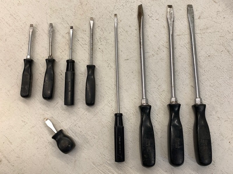 lot 31 image: Snap-On Screwdrivers--(9)