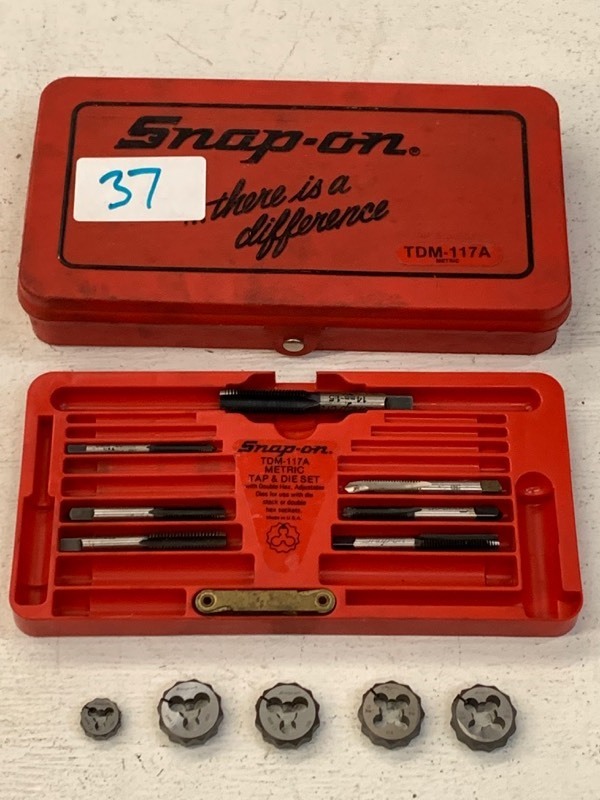 lot 37 image: Snap-On Tap & Die Set