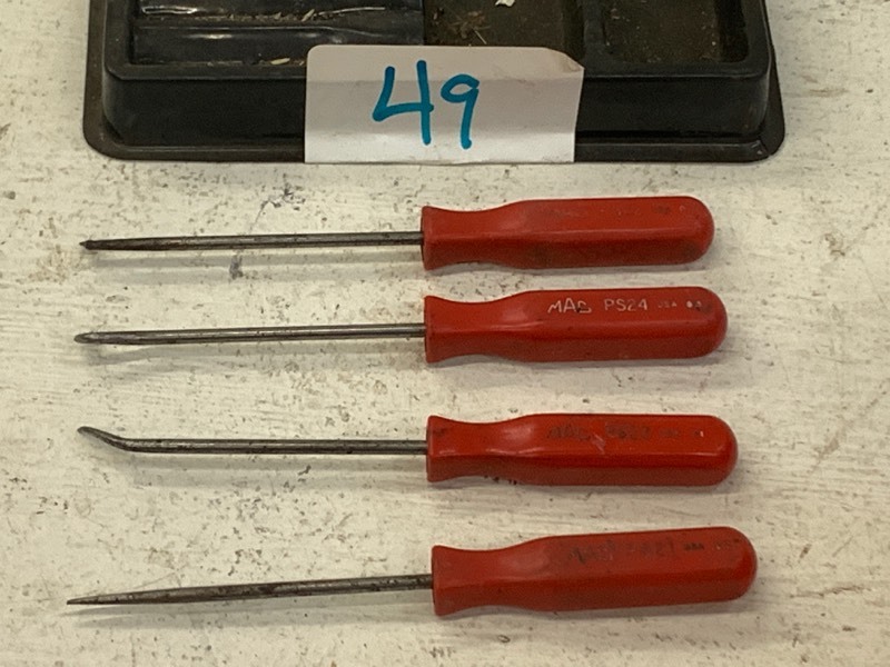 lot 49 image: MAC Pick Set