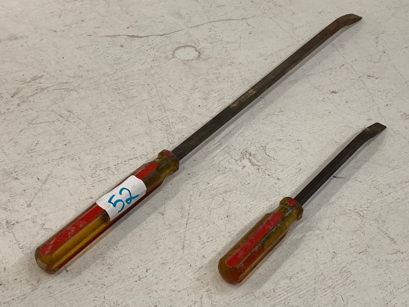 lot 52 image: Lot Of (2) MAC Pry Bars