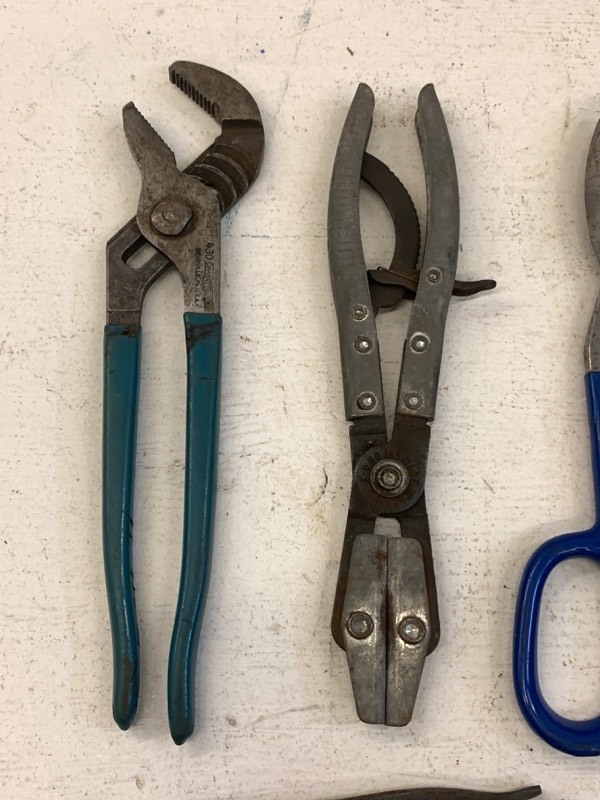 lot 60 image: Assorted Vise Grips. Pliers, Grabbers, Etc