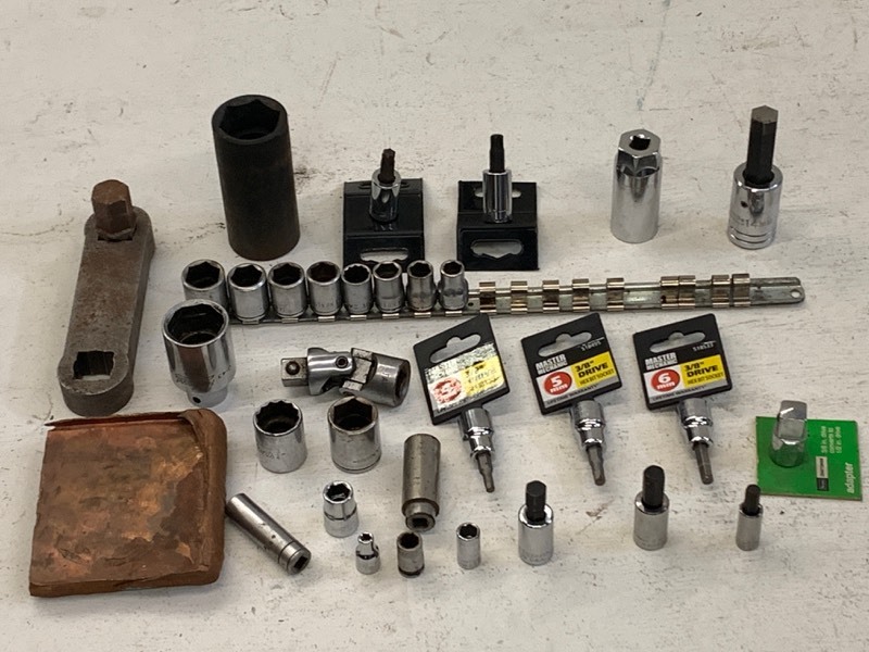 lot 69 image: Assorted Metric & SAE Sockets, Drivers, Etc