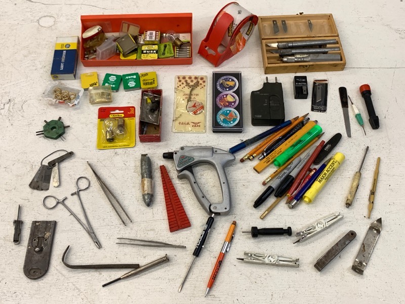 lot 74 image: Assorted Bus Fuses, X-Acto Knife Set, Etc