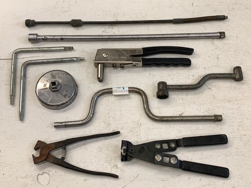 lot 75 image: Assorted Hand Tools & Etc