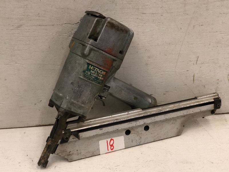 lot 18 image: Hitachi 3.25 Strip Nailer