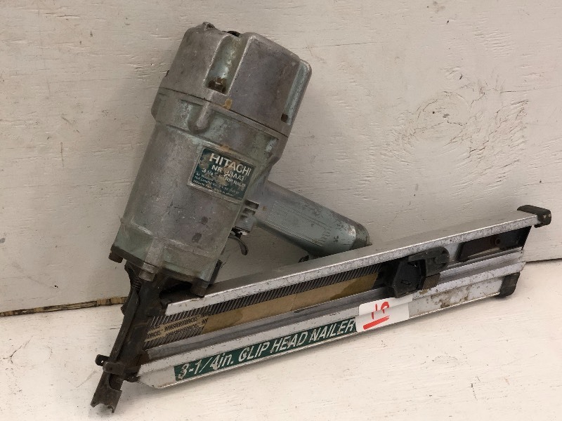 lot 19 image: Hitachi 3.25 Strip Nailer