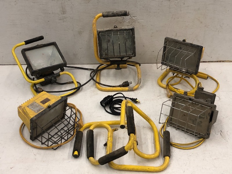lot 32 image: Tote Of Halogen Work Lights