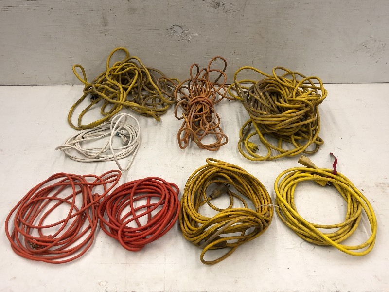 lot 47 image: Pale Of Extension Cords
