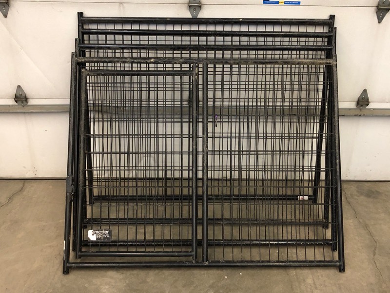 lot 74 image: 4-Panel Pet Kennel