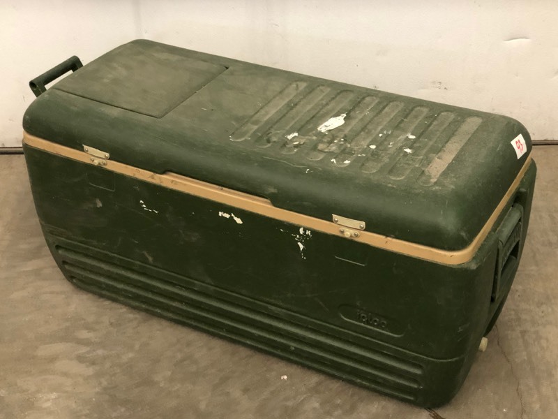 lot 93 image: Igloo Camp Cooler