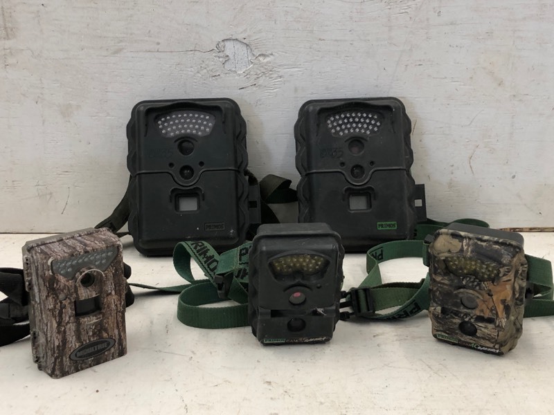 lot 98 image: (5) Assorted Game Cameras