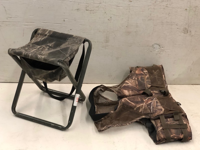lot 111 image: Ground Blind Chair & Camp Life Vest