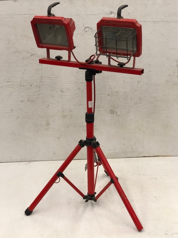 lot 123 image: Dual-Lamp Work Light
