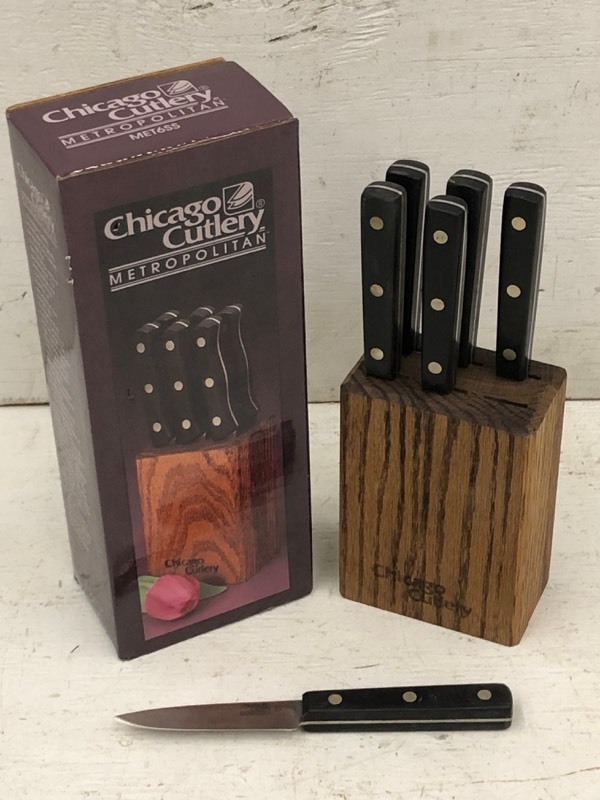 lot 134 image: Chicago Cutlery Knife & Block Set