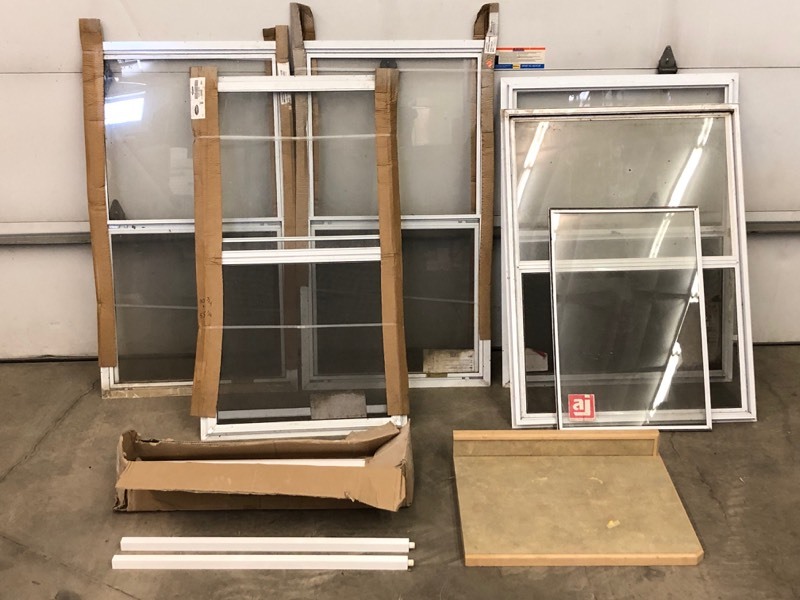 lot 79 image: Pallet Of Assorted Widows, Counter Top, Stair Banisters