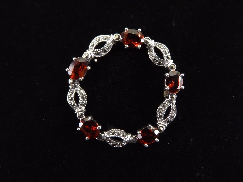 .925 Sterling Silver Faceted Garnet Art Nouveau Wreath Brooch