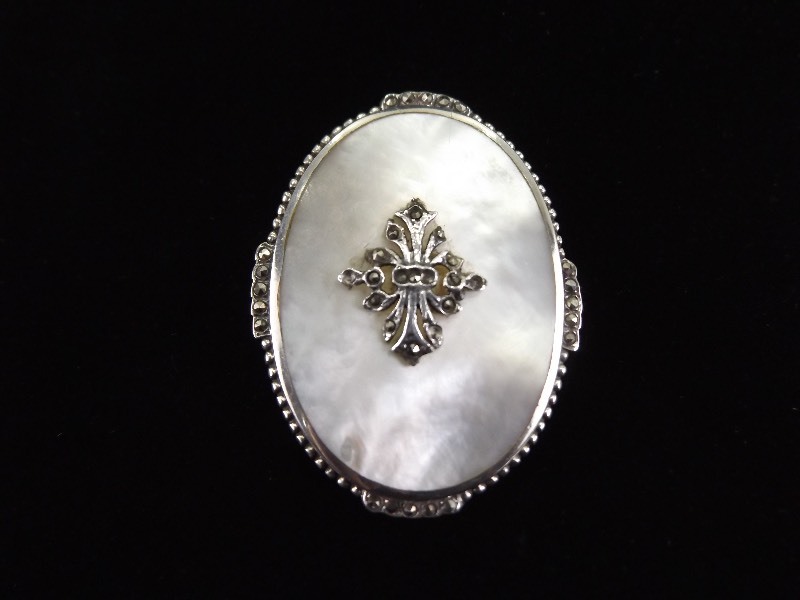 .925 Sterling Silver Mother of Pearl Art Nouveau Brooch