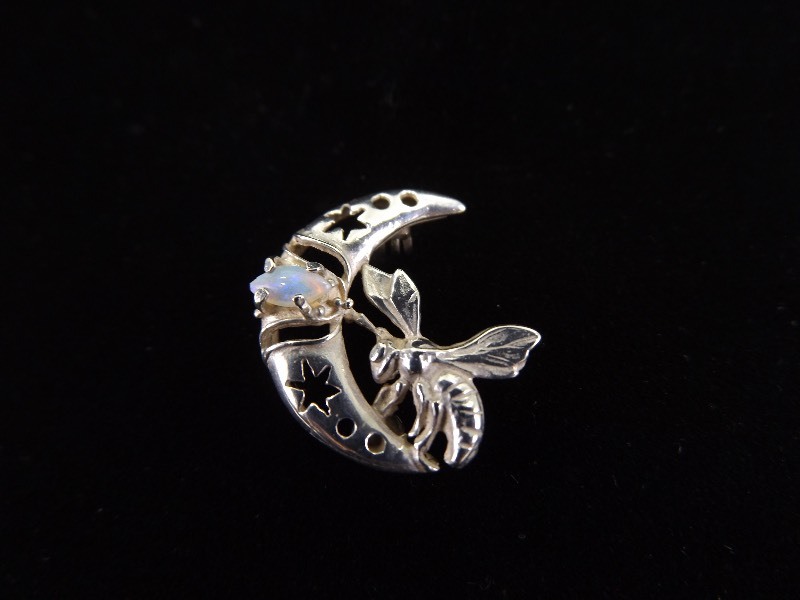.925 Sterling Silver Opal Cabochon Moon Bee Brooch