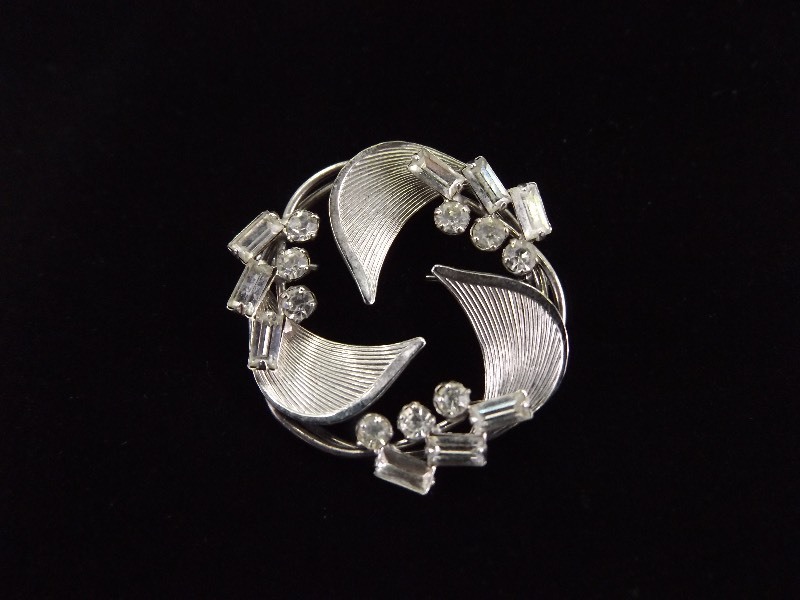 .925 Sterling Silver Crystal Wreath Brooch