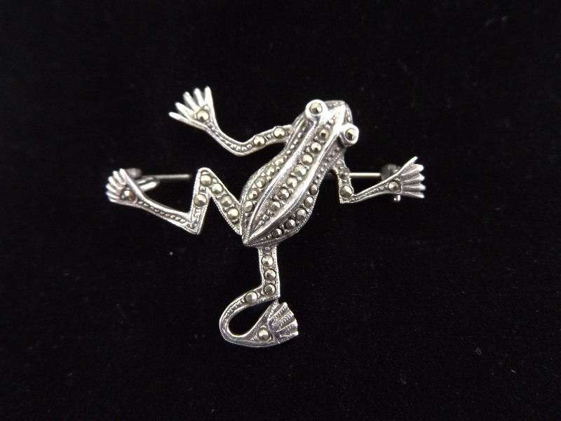 .925 Sterling Silver Art Nouveau Frog Brooch