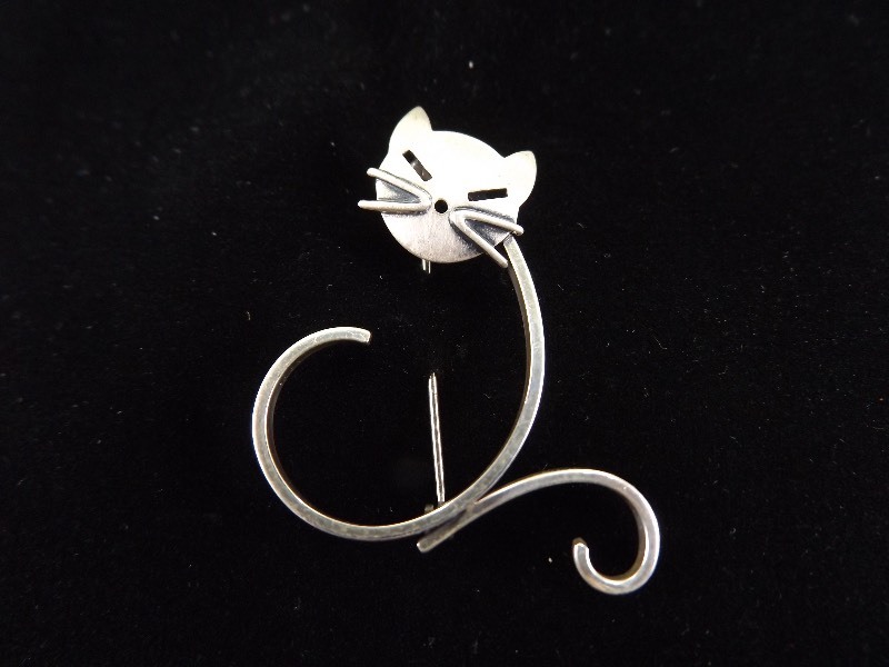 .925 Sterling Silver Cat Brooch