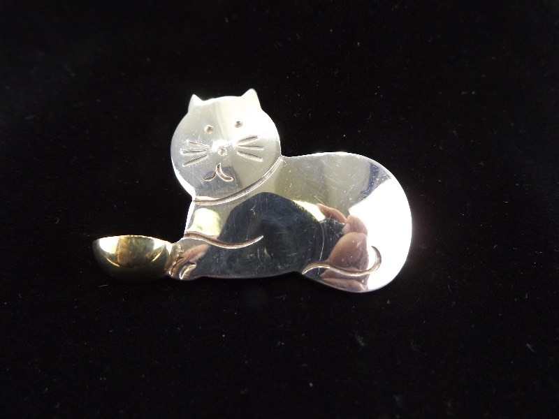 .925 Sterling Silver Cat Brooch