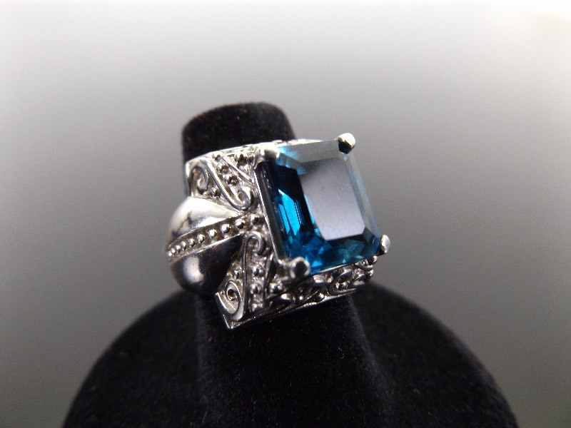 .925 Sterling Silver Princess Cut Blue Crystal&nbspRing Size 5.75