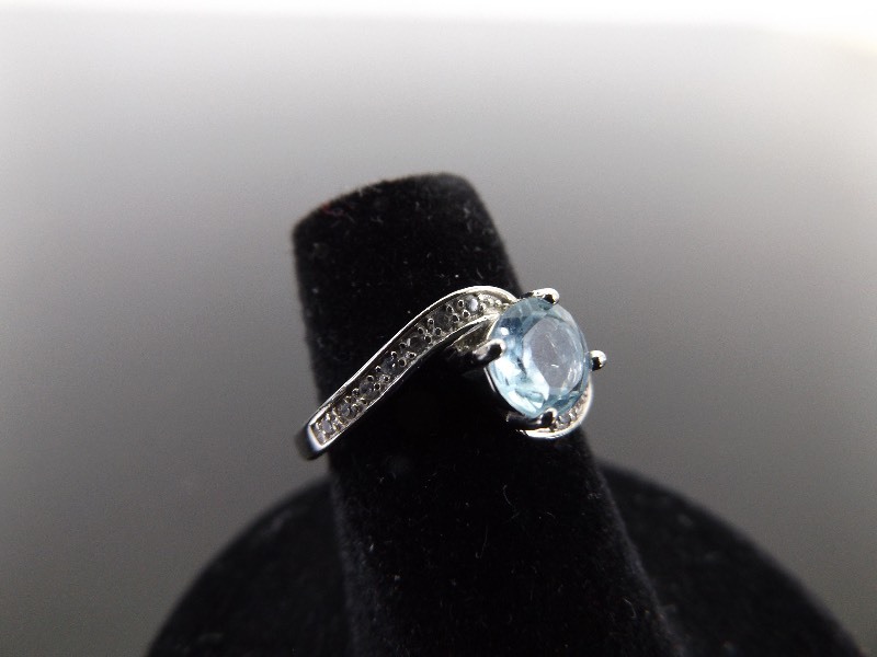 .925 Sterling Silver Faceted Blue Topaz Crystal Accented Ring Size 5