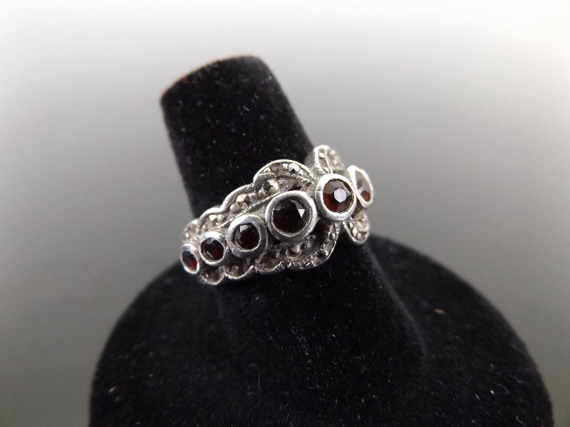 .925 Sterling Silver Faceted Graduated Garnet Art Nouveau Ring Size 7