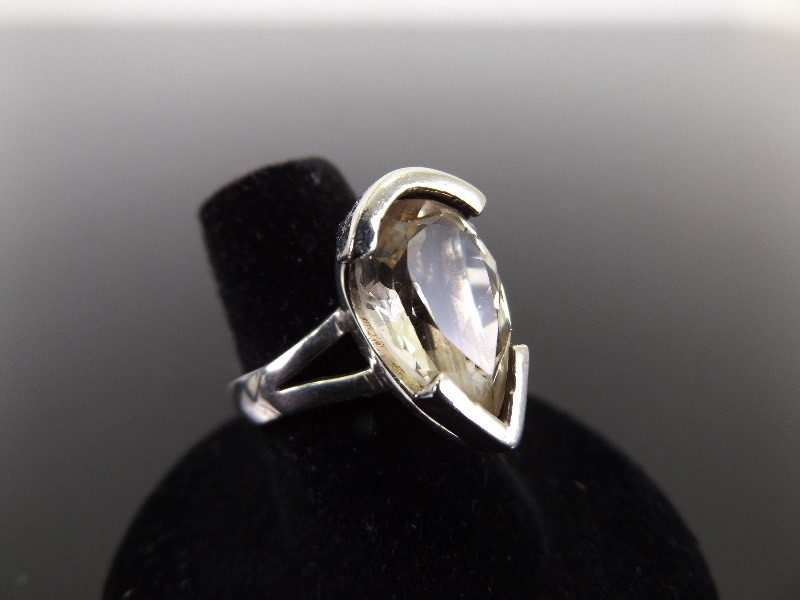 .925 Sterling Silver Pear Cut Crystal Statement Ring Size 6.75