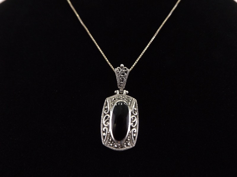 .925 Sterling Silver Inlayed Black Onyx Art Nouveau Pendant Necklace