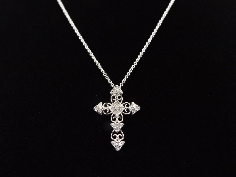 .925 Sterling Silver Diamond Cross Pendant Necklace