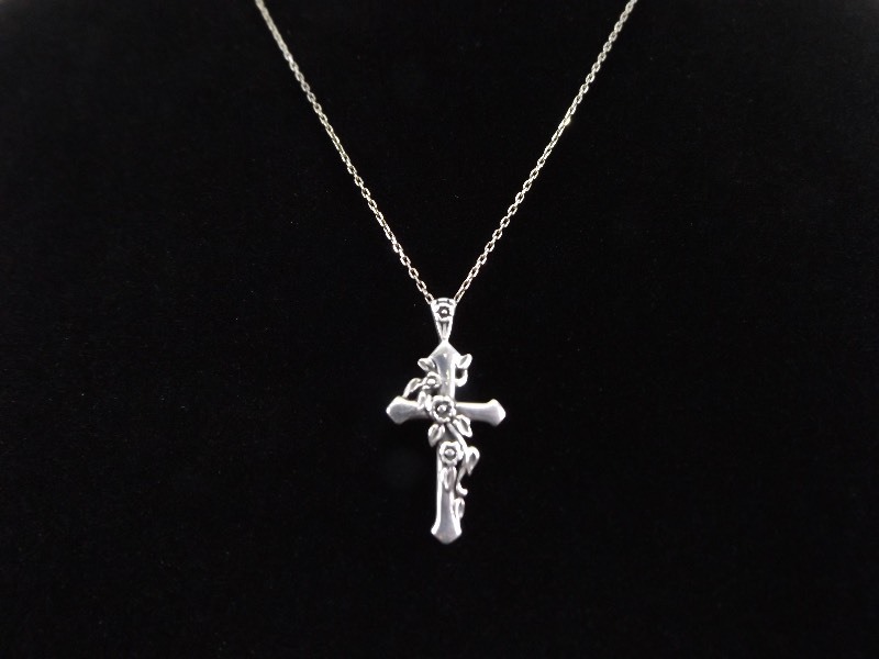 .925 Sterling Silver Cross Pendant Necklace