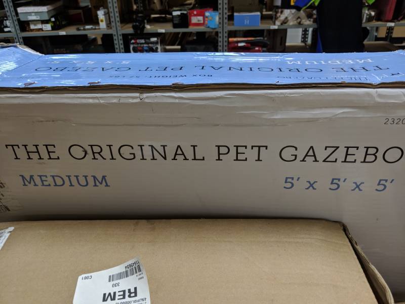 lot 435 image: Advantek Original Pet Gazebo 5 x 5 x 5 Portable Kennel