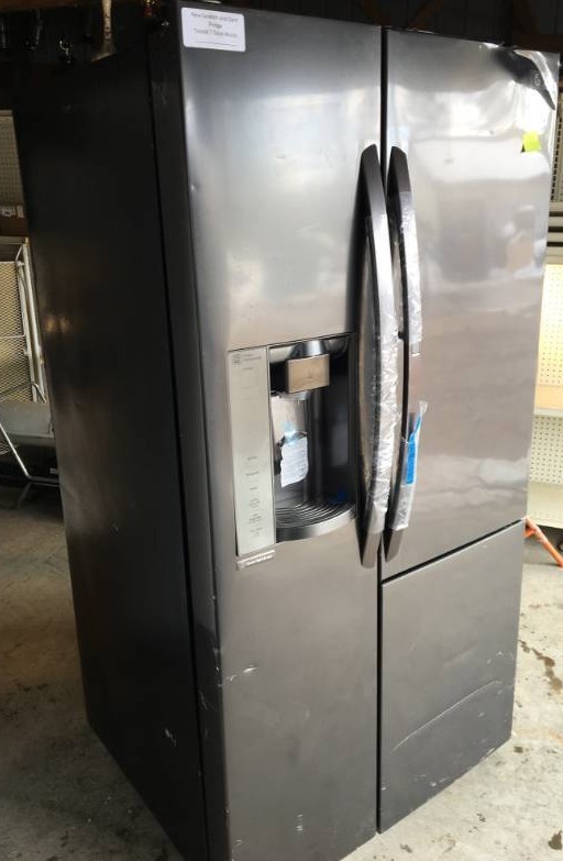 lot 2 image: Refrigerator