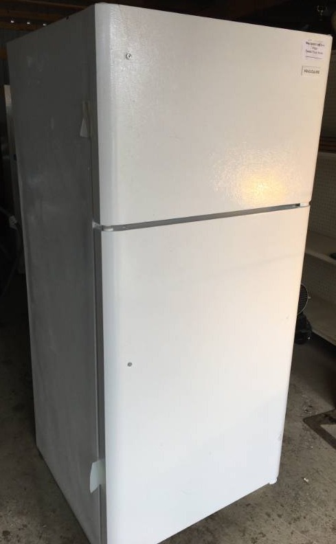 lot 4 image: Refrigerator