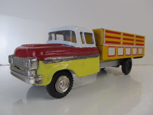 lot 28 image: Vintage 15 Japan Tin Litho Toy Truck