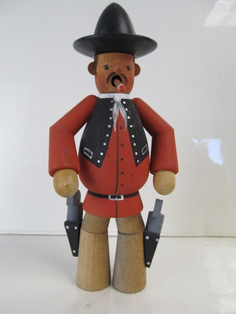 lot 31 image: Nice Vintage German Wooden Gunfighter Smoker Doll