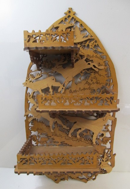 lot 37 image: Vintage Folk Art Wall Shelf wAnimals