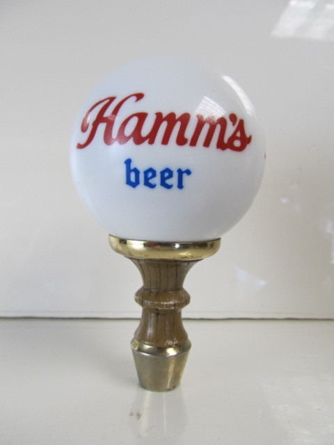 lot 46 image: Nice Vintage HAMMS Triple Logo Ball Beer Tap Handle